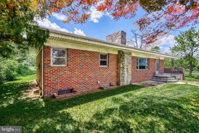 9 PINE GROVE RD, Hanover, PA 17331