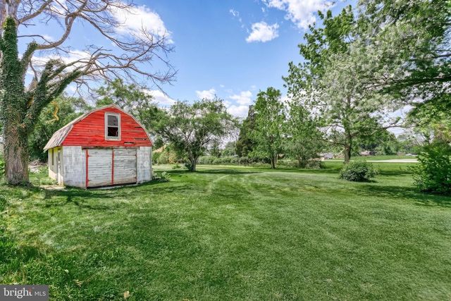 9 PINE GROVE RD, Hanover, PA 17331
