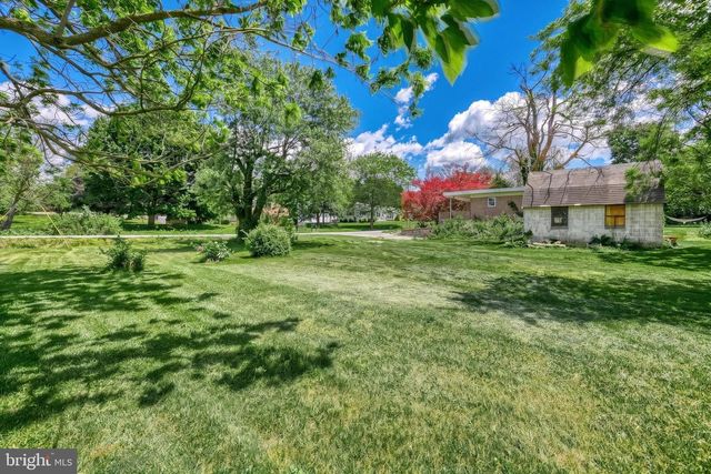 9 PINE GROVE RD, Hanover, PA 17331