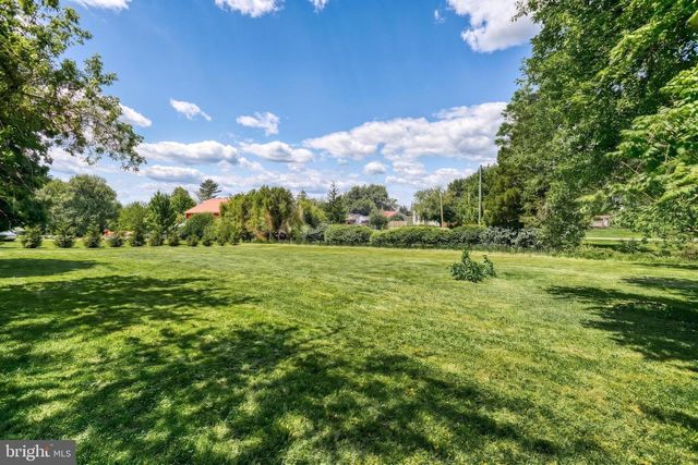 9 PINE GROVE RD, Hanover, PA 17331