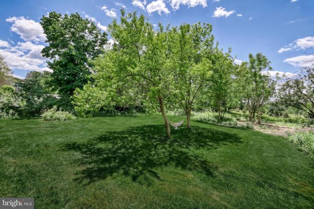 9 PINE GROVE RD, Hanover, PA 17331