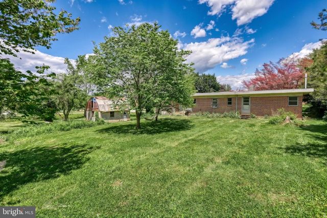 9 PINE GROVE RD, Hanover, PA 17331