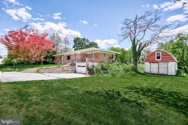 9 PINE GROVE RD, Hanover, PA 17331