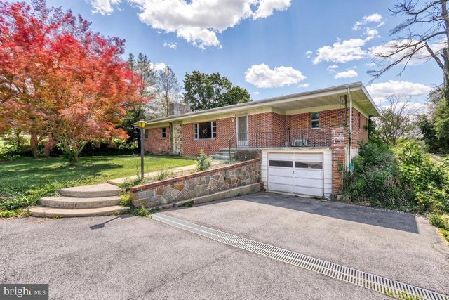 9 PINE GROVE RD, Hanover, PA 17331