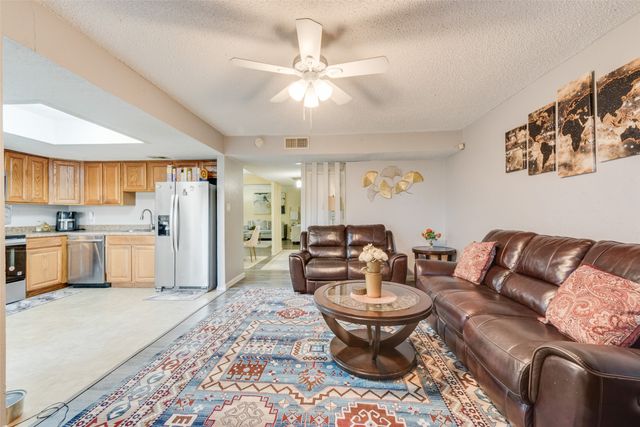 527 Towne House Lane, Richardson, TX 75081