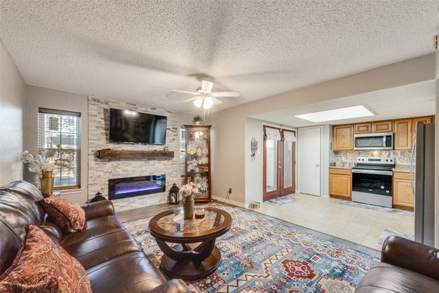 527 Towne House Lane, Richardson, TX 75081