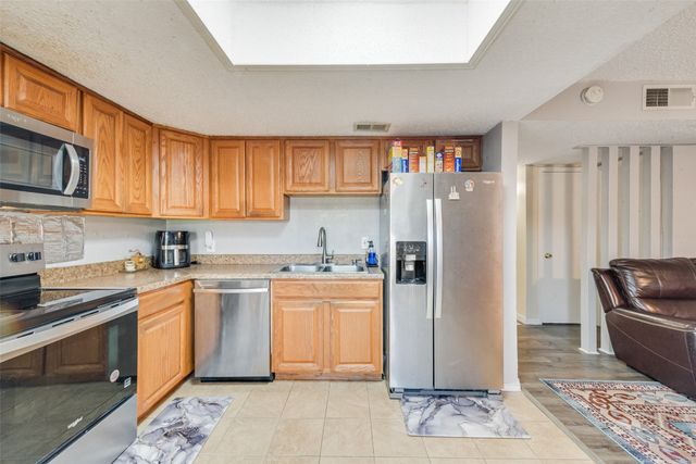 527 Towne House Lane, Richardson, TX 75081