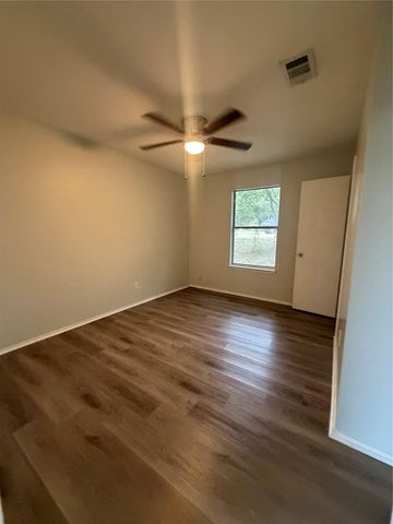 509 Central Ave B, Elgin, TX 78621