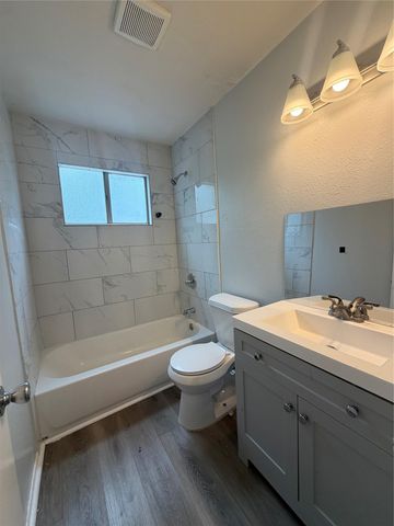 509 Central Ave B, Elgin, TX 78621