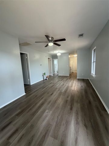 509 Central Ave B, Elgin, TX 78621