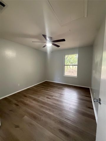 509 Central Ave B, Elgin, TX 78621
