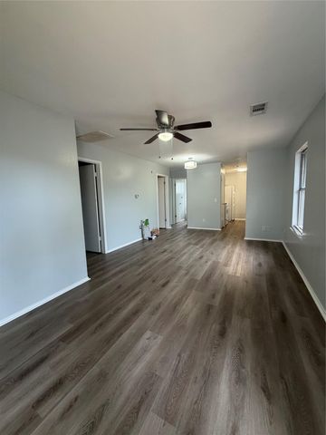 509 Central Ave B, Elgin, TX 78621