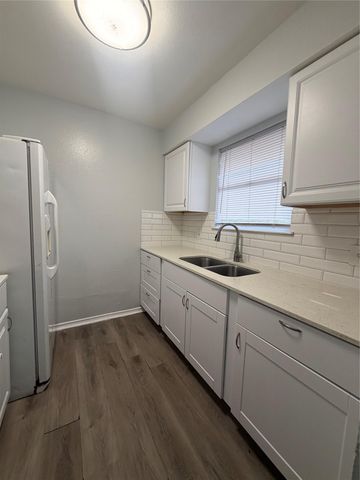 509 Central Ave B, Elgin, TX 78621