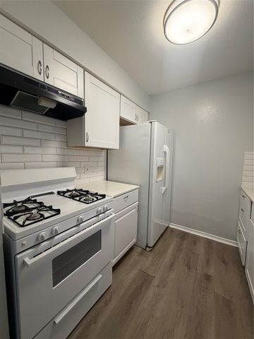 509 Central Ave B, Elgin, TX 78621
