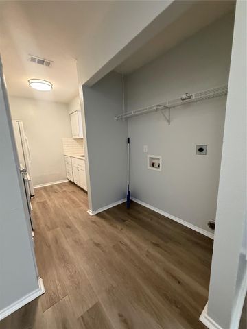 509 Central Ave B, Elgin, TX 78621
