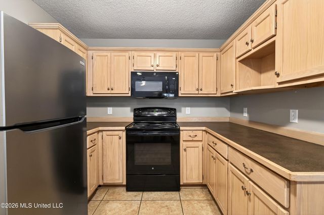 2000 Deer Street, Ocean Springs, MS 39564