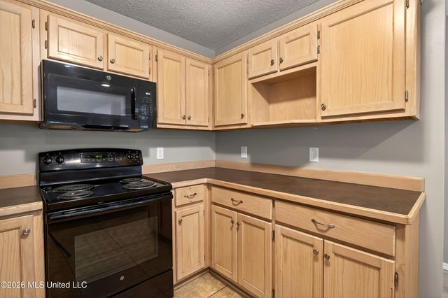 2000 Deer Street, Ocean Springs, MS 39564