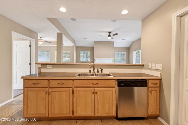 2000 Deer Street, Ocean Springs, MS 39564