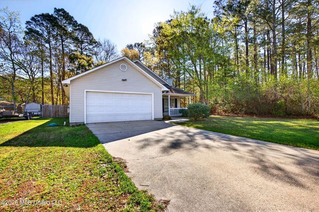 2000 Deer Street, Ocean Springs, MS 39564