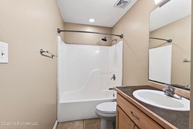 2000 Deer Street, Ocean Springs, MS 39564