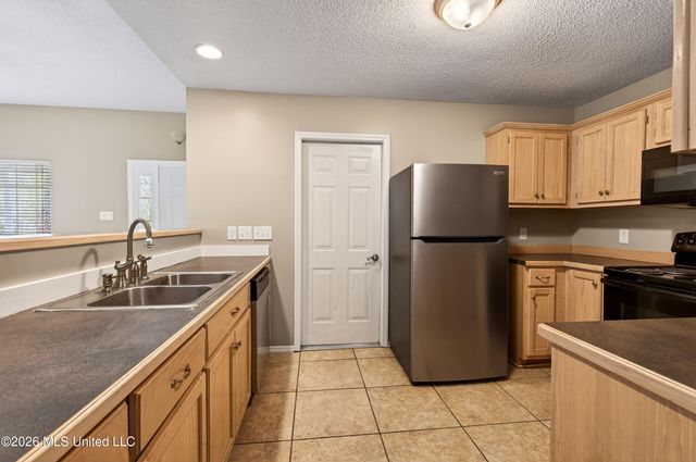 2000 Deer Street, Ocean Springs, MS 39564