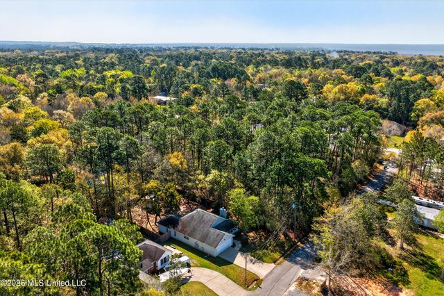 2000 Deer Street, Ocean Springs, MS 39564
