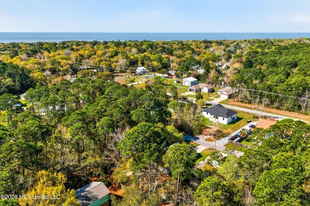 2000 Deer Street, Ocean Springs, MS 39564