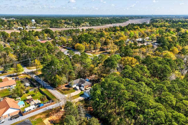 2000 Deer Street, Ocean Springs, MS 39564