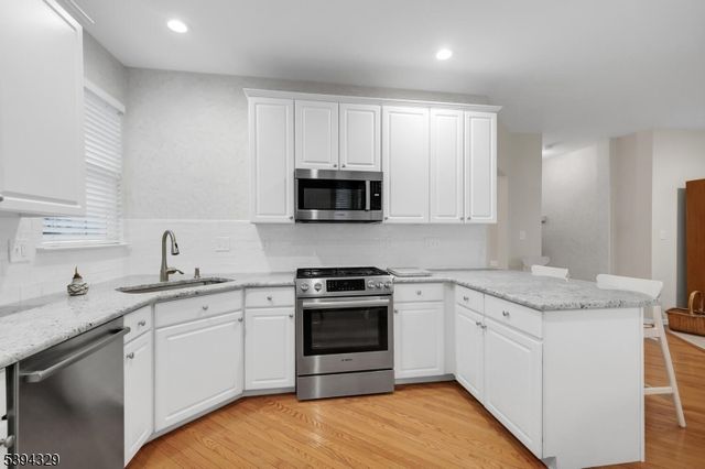 4 Hansom Rd, Bernards Twp., NJ 07920