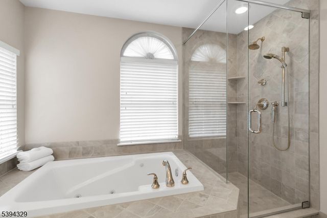 4 Hansom Rd, Bernards Twp., NJ 07920