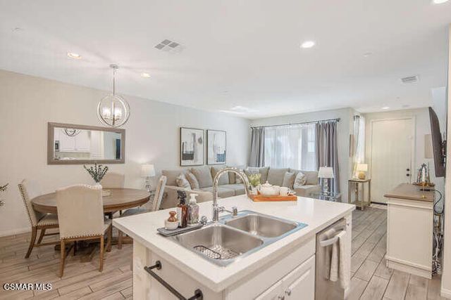 2464 Blossom Ridge Court 2, Simi Valley, CA 93063