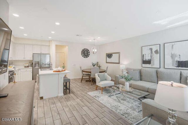 2464 Blossom Ridge Court 2, Simi Valley, CA 93063