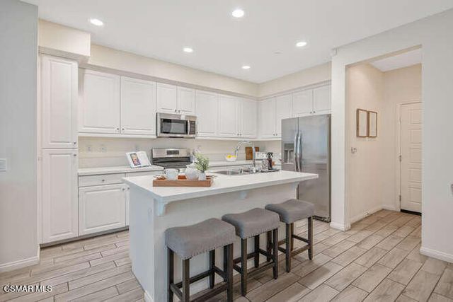 2464 Blossom Ridge Court 2, Simi Valley, CA 93063