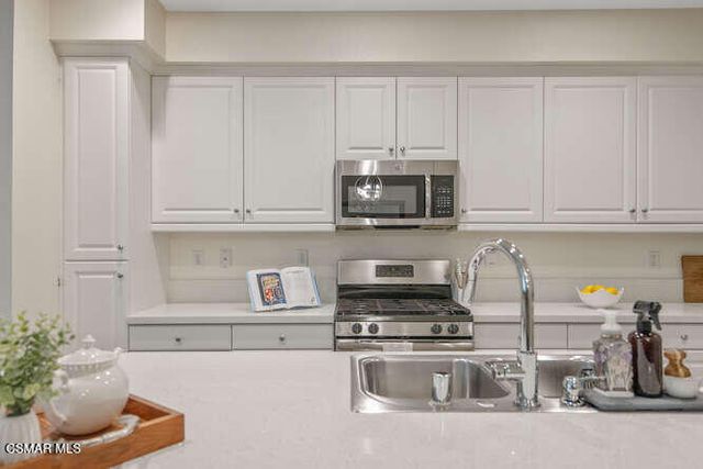 2464 Blossom Ridge Court 2, Simi Valley, CA 93063