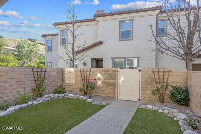 2464 Blossom Ridge Court 2, Simi Valley, CA 93063