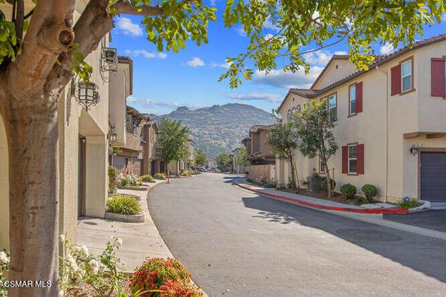 2464 Blossom Ridge Court 2, Simi Valley, CA 93063