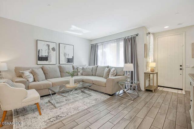 2464 Blossom Ridge Court 2, Simi Valley, CA 93063