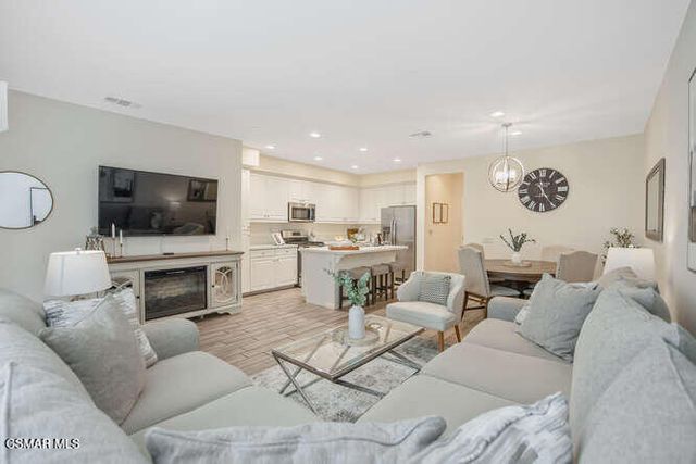 2464 Blossom Ridge Court 2, Simi Valley, CA 93063