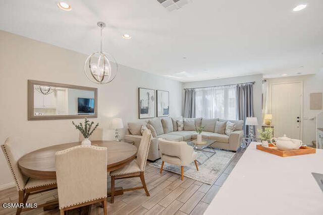 2464 Blossom Ridge Court 2, Simi Valley, CA 93063