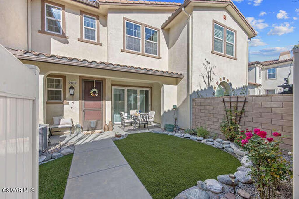 2464 Blossom Ridge Court 2, Simi Valley, CA 93063