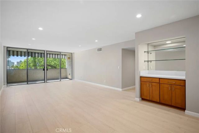 125 W Mountain Street 203, Glendale, CA 91202