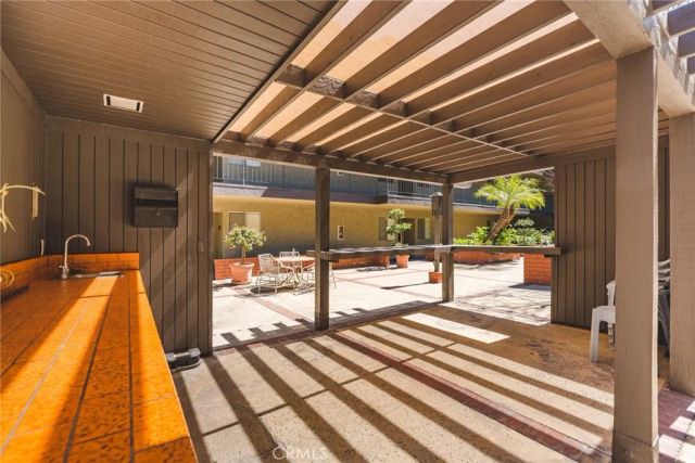 125 W Mountain Street 203, Glendale, CA 91202