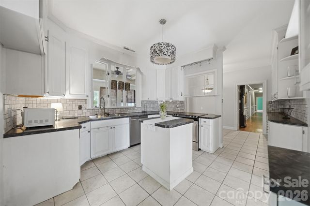 826 S College Avenue, Newton, NC 28658