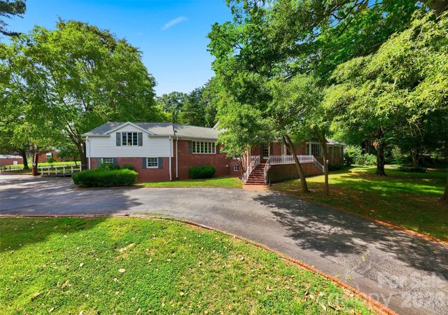 826 S College Avenue, Newton, NC 28658