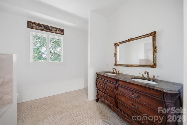 826 S College Avenue, Newton, NC 28658