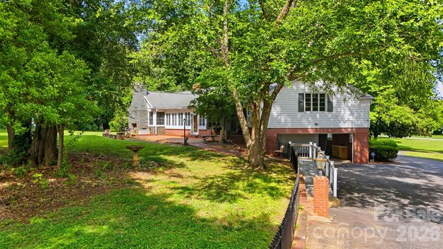 826 S College Avenue, Newton, NC 28658
