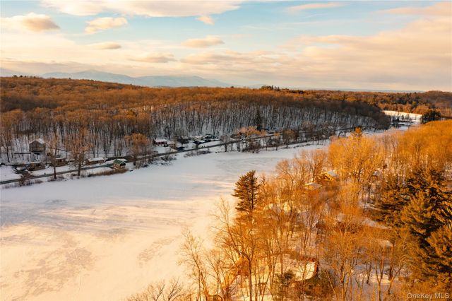 563 Spring Lake Road, Red Hook, NY 12571