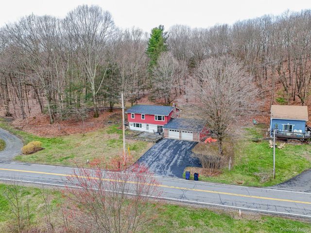 563 Spring Lake Road, Red Hook, NY 12571