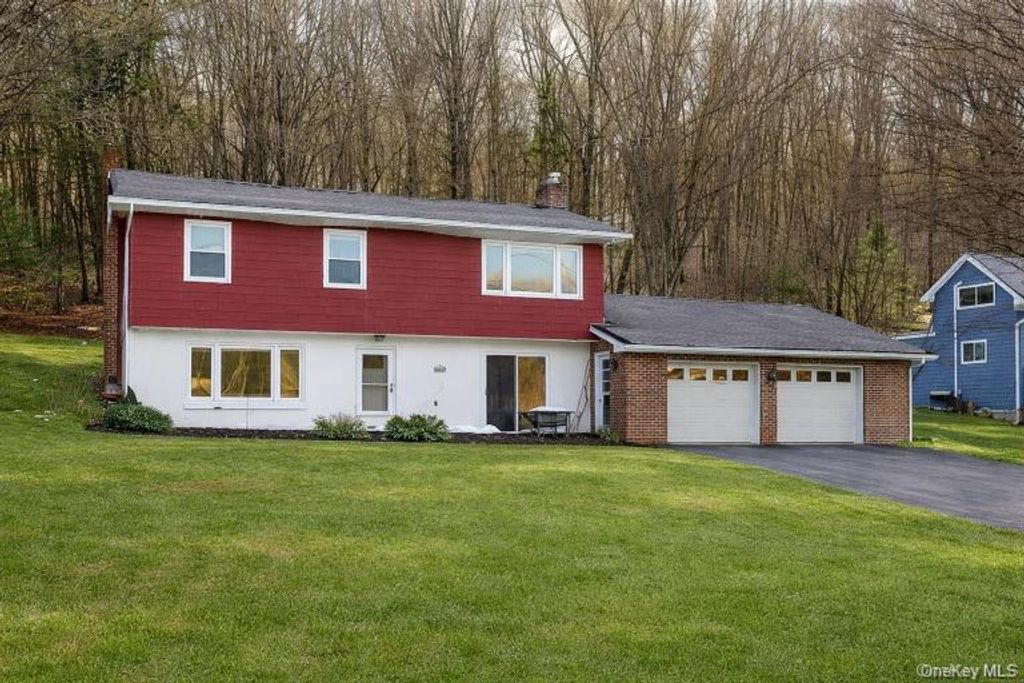 563 Spring Lake Road, Red Hook, NY 12571