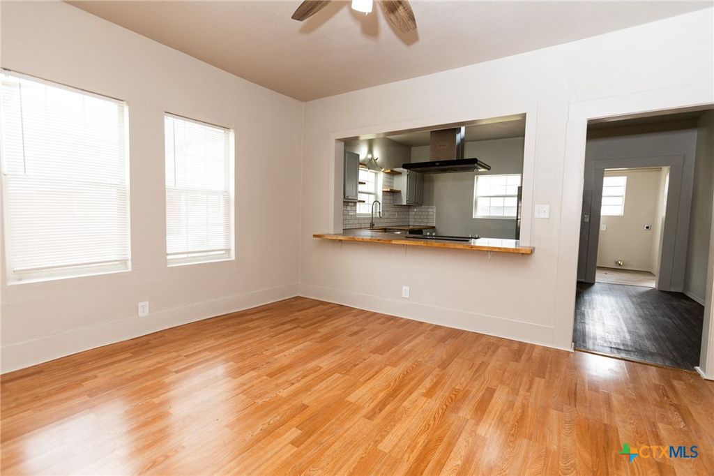 Image 11 of property listing at 905 N 9th Street, Temple, TX 76501